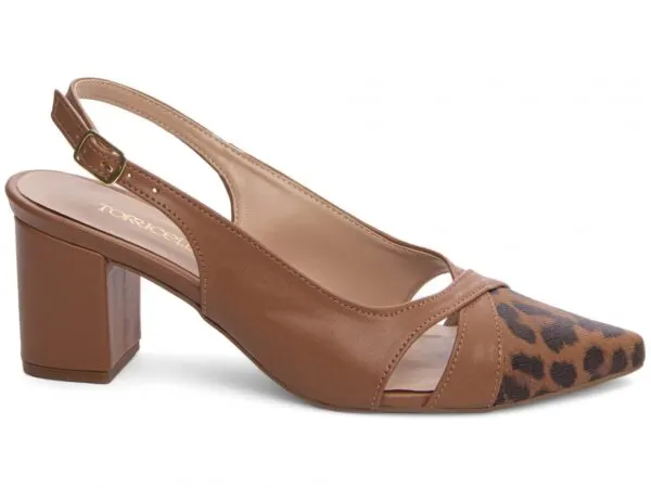 Scarpin Slingback Caramelo Bico Onça – vista lateral