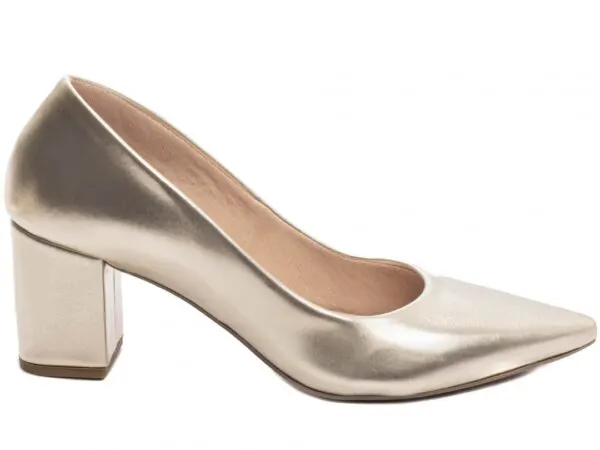 Scarpin Dourado Metalizado Salto Grosso 6,5 cm – vista lateral