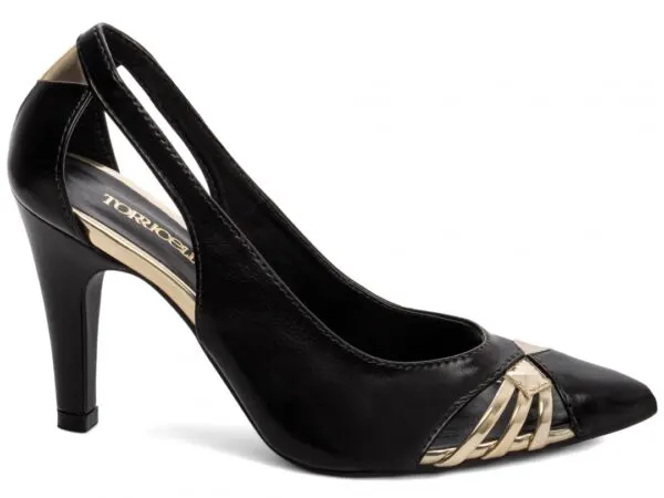 Scarpin Salto Fino 9 cm Bico Metalizado – cor Preto, vista lateral